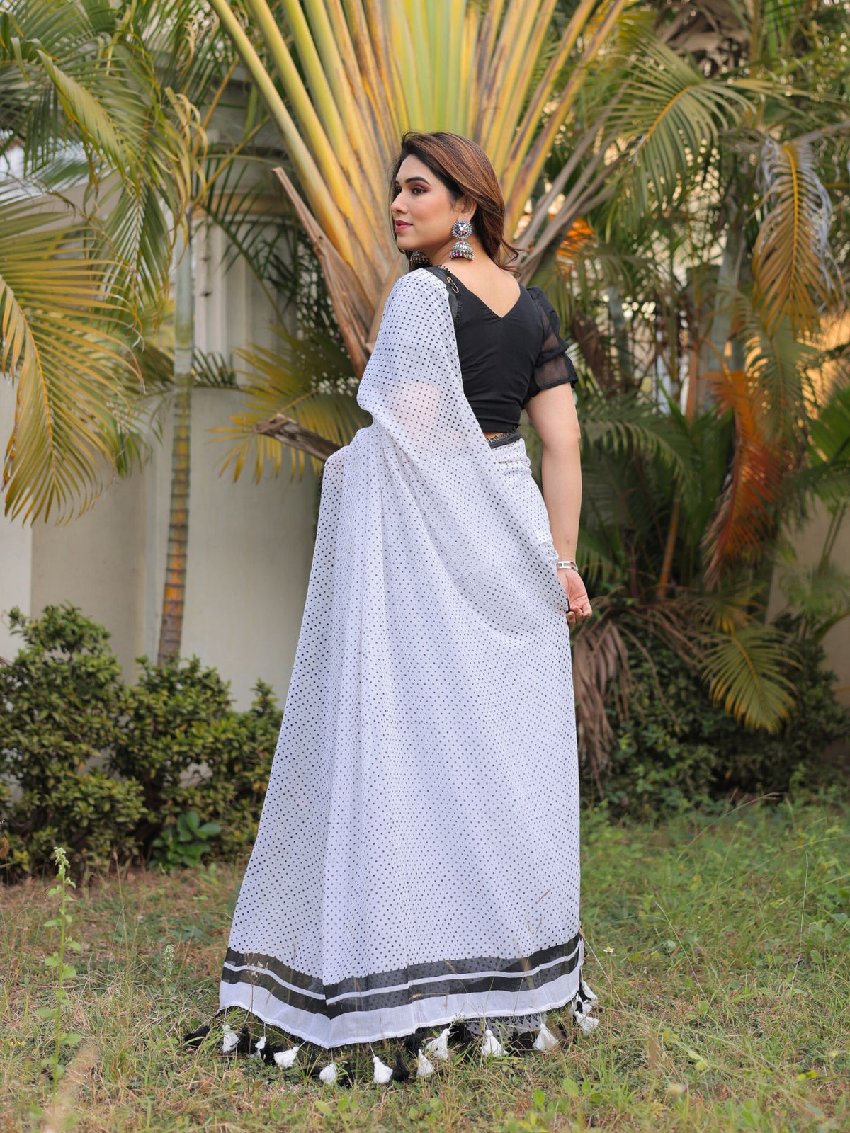 Polka dots saree with blouse